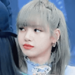Lisa (BLACKPINK) bị hội bạn thân Thái Lan “vạch mặt” ngay trên sóng truyền hình ezgif 6 dd781ec782 17378538198562003509766 0 0 261 498 crop 1737853838976970492358gifpng