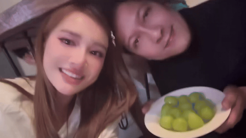 Camera bắt cận Nhã Phương và Trường Giang có hành động lạ lùng trong đêm giao thừa, biết lý do mới bất ngờ- Ảnh 1.