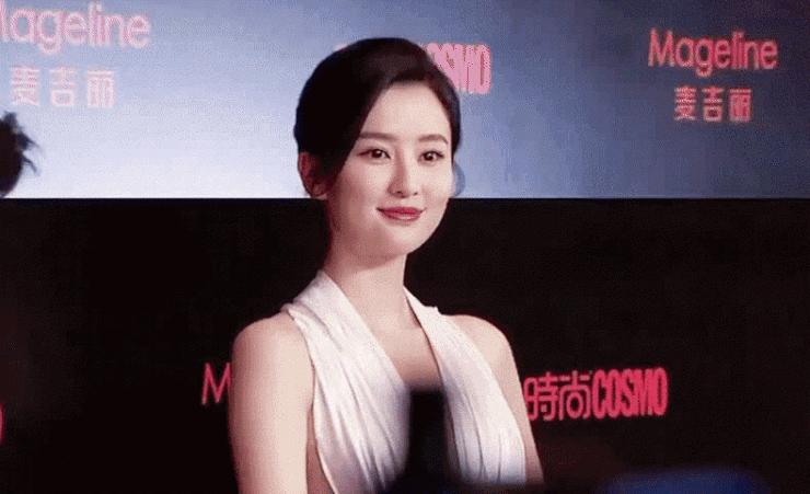 "Mỹ nhân 9X giàu nhất showbiz" bí mật cưới thiếu gia tập đoàn nghìn tỷ, hiện giờ ra sao? ezgif 6214f780b27c24 1742802287 653 width740height451 gif2mp4