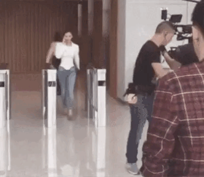 Đừng dại nhìn xuống chân 7 mỹ nhân này nếu không muốn đi