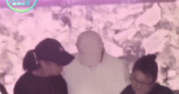 Clip Trần Hiểu say rượu đi không vững gây xôn xao dư luận hậu tuyên bố ly hôn cùng Trần Nghiên Hy ezgif 69669337252a71 174002767580139078632 73 0 450 720 crop 17400277355191051157645gifpng