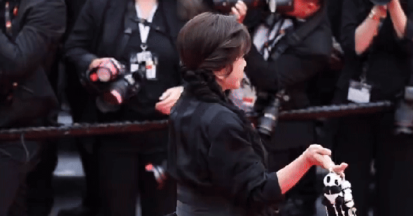 Đang xúng xính dự Cannes 2025, 1 sao nữ hạng A gặp biến căng và có nguy cơ đi tù 29 Đang xúng xính dự Cannes 2025, 1 sao nữ hạng A gặp biến căng và có nguy cơ đi tù ezgif 6c556a33d0b361 17472940639631716907044 199 0 576 720 crop 17472941005351696658938gifpng