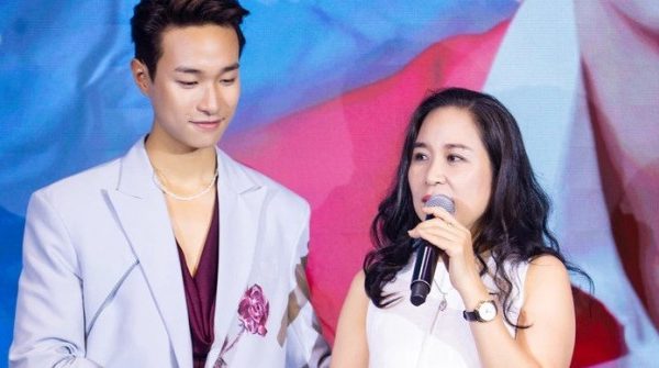 Nghệ sĩ chèo Minh Phương xúc động khi thấy con trai Hà An Huy trưởng thành 27 Nghệ sĩ chèo Minh Phương xúc động khi thấy con trai Hà An Huy trưởng thành ezgif 7 7cafc840af 1736211117 124 width740height495 auto cropjpg