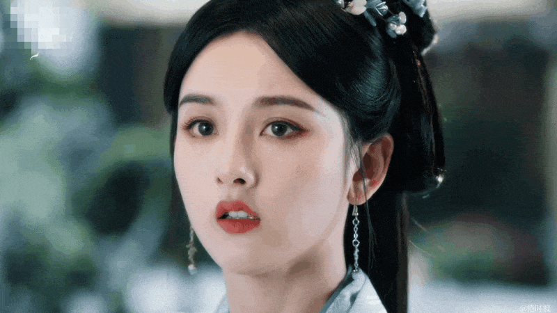 "Mỹ nữ đẹp nhất 2025" bất ngờ xuống sắc kinh hoàng như "bộ xương di động", gây sốc MXH ezgif 720e22ad75859e 1753075022895 17530750231421207837582