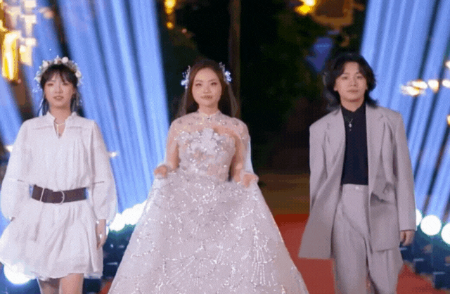 Ekip show Trung Quốc cố tình làm lộ video của Phương Mỹ Chi?- Ảnh 2. Ekip show Trung Quốc cố tình làm lộ video của Phương Mỹ Chi?- Ảnh 2.