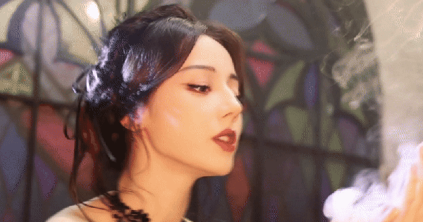 Địch Lệ Nhiệt Ba giàu mà keo kiệt? ezgif 75adc7afb5646cbb 17645083114011710220547 0 0 419 800 crop 176450833454064405072gifpng