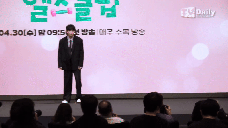 Thấy bạn diễn sắp hớ hênh, nam thần Khi Cuộc Đời Cho Bạn Quả Quýt làm 1 việc không ai ngờ, nhận được