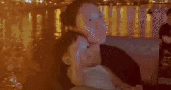 Chỉ vài giây clip, Đàm Thu Trang cùng con trai khiến netizen tan chảy với khoảnh khắc mừng đại lễ 30/4 sớm ezgif 83014115095d43 17451220171371161992366 0 0 132 252 crop 174512202528320239735gifpng