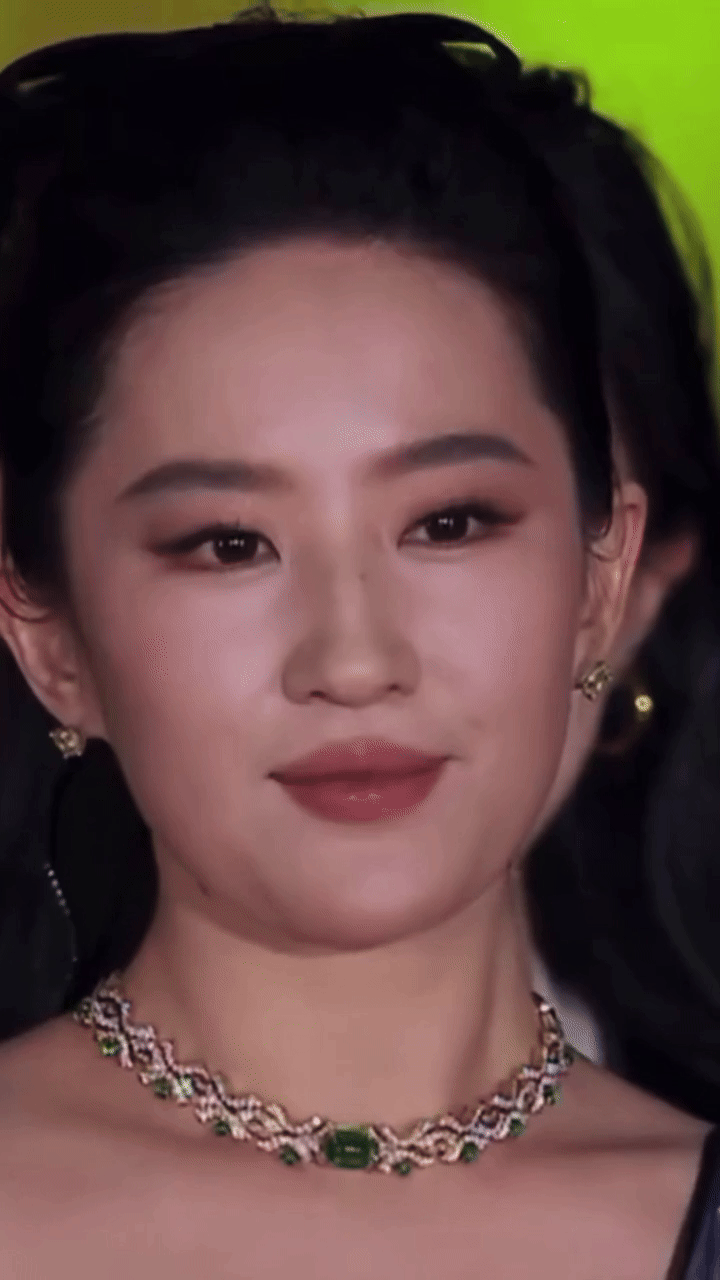 Lưu Diệc Phi gây sửng sốt với 28 giây lộ sắc vóc thật- Ảnh 6.