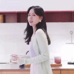 Son Ye Jin đi đâu cũng nhớ về Hyun Bin, gọi 1 tiếng "mình ơi" ngọt xớt gây náo loạn xứ Hàn ezgif 863810bcfacedd 17584446653221994838897 1758446428463 1758446434296349134832 23 0 442 800 crop 17584464971491910308529gifpng