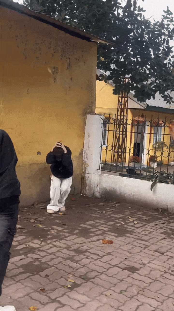 Clip cực viral: Mỹ nhân Việt bị ném 100 quả trứng vào người,