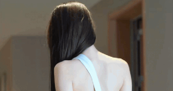 Một Hoa hậu bị thu hồi vương miện, cấm sóng vĩnh viễn vì quá giàu và lười biếng nhất showbiz ezgif 87b8b68be6532e65 1763369031062583728710 1763425347845351774840 0 0 209 400 crop 17634253586461722976511gifpng