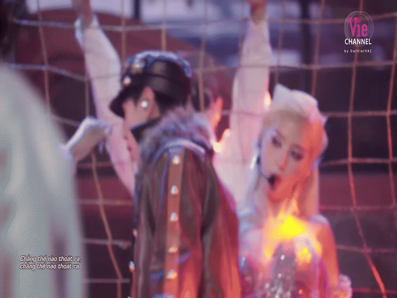 Quang Hùng MasterD nghi đang hẹn hò 1 Em xinh, bị khui 1 hành động lén lút ngay trước mặt khán giả?- Ảnh 1.