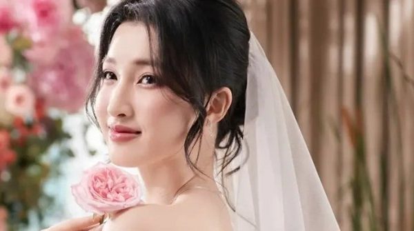 Á hậu Phương Nhi: "Dâu tỷ phú" và cuộc sống đáng ganh tị ezgif 88b47046f67148 1742706526 129 width740height495 auto cropjpg