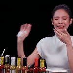 Jennie (BLACKPINK): "Tôi là nạn nhân của Rosé và Lisa" ezgif 8ab42baf43286c 17504066944161344254025 1750419982224 17504199826611109809434 0 0 419 800 crop 1750420104005147521699gifpng