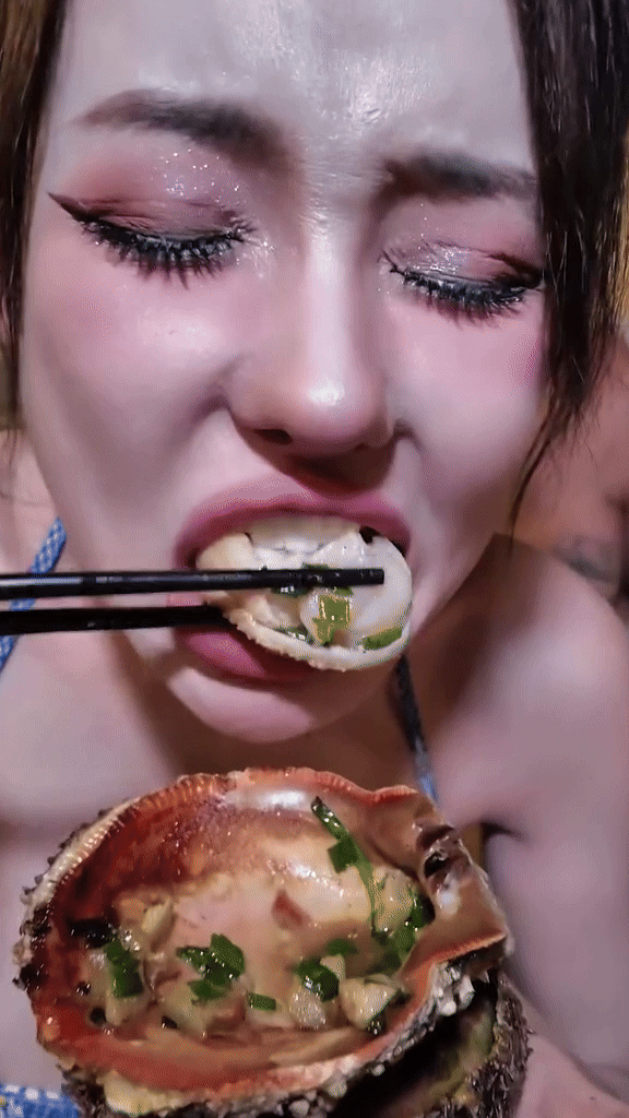 DJ Ngân 98 thản nhiên ăn hải sản khi mũi đang bị biến chứng nhiễm trùng nặng?- Ảnh 2.