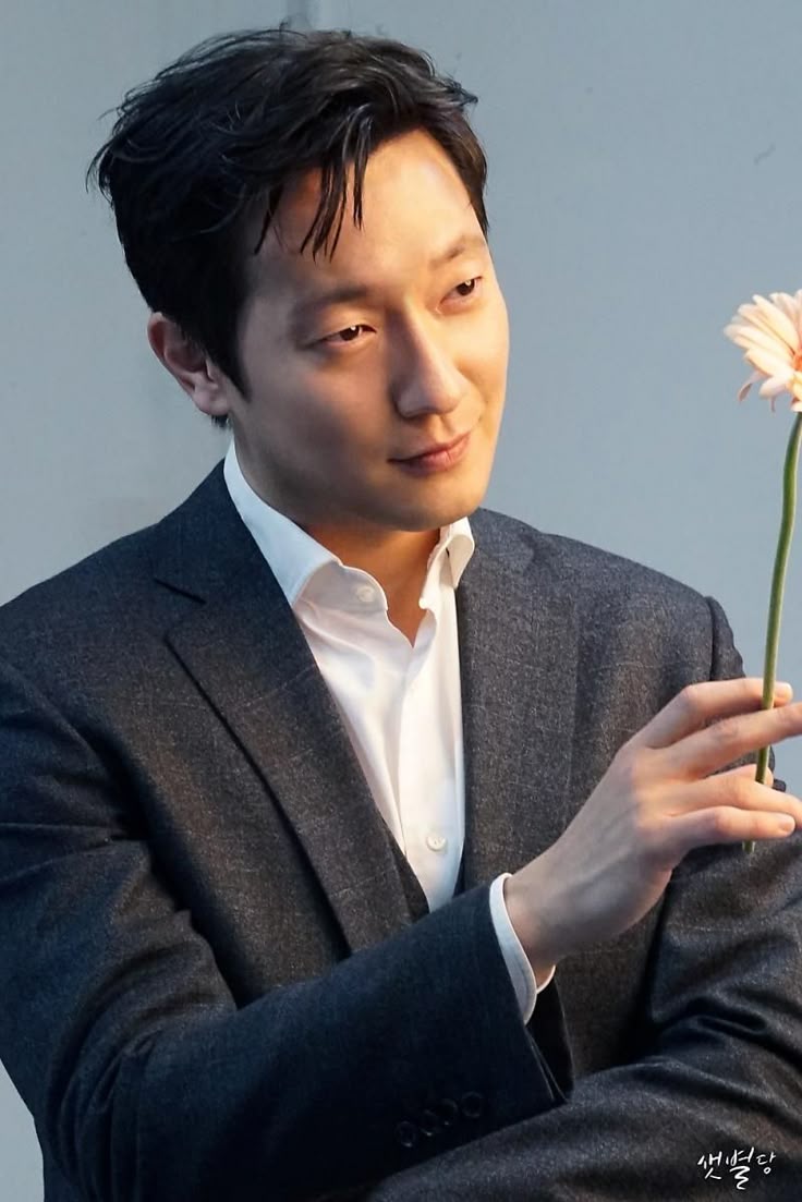 Tổng tài triệu đô bỏ cả gia sản để vào showbiz: Visual tuyệt đối điện ảnh, đóng phim nào cũng gây bão- Ảnh 1.