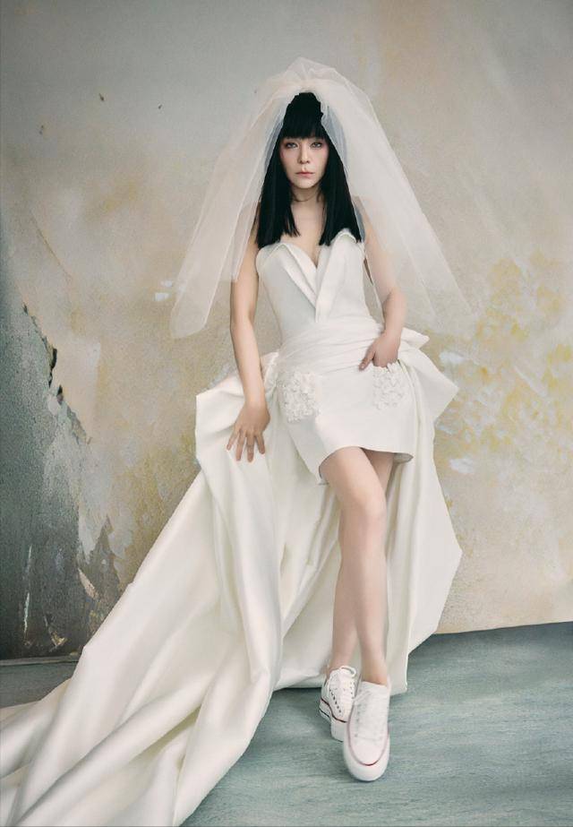 4 quý bà màn ảnh Hoa ngữ: Đẹp từ thần thái, sang từ cốt cách, không ai