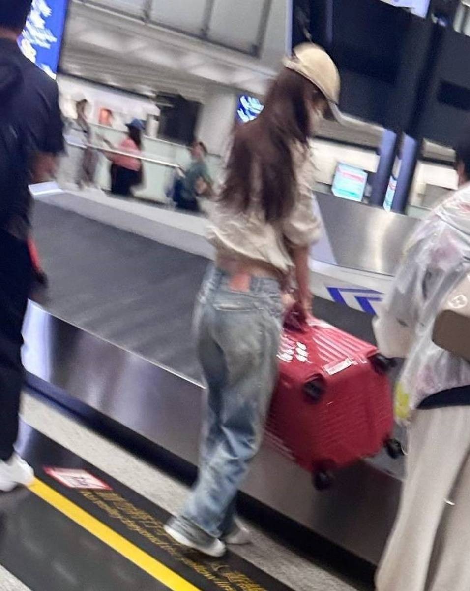 Nhìn Angelababy tàn tạ, khổ đến độ phải quảng cáo đồ ăn lề đường, Huỳnh Hiểu Minh có thấy xấu hổ không?- Ảnh 2.