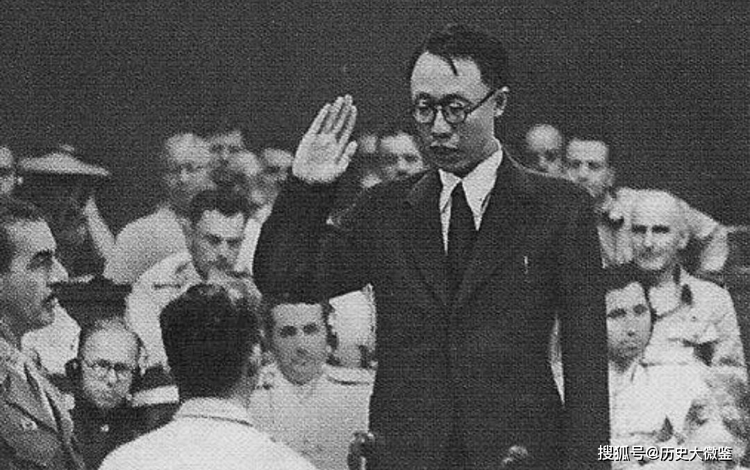 Thăm lại Cố cung, Phổ Nghi chỉ vào chiếc bình hoa và nói một câu kỳ lạ, mọi người xung quanh ngay lập tức hoảng sợ- Ảnh 1. Thăm lại Cố cung, Phổ Nghi chỉ vào chiếc bình hoa và nói một câu kỳ lạ, mọi người xung quanh ngay lập tức hoảng sợ- Ảnh 1.