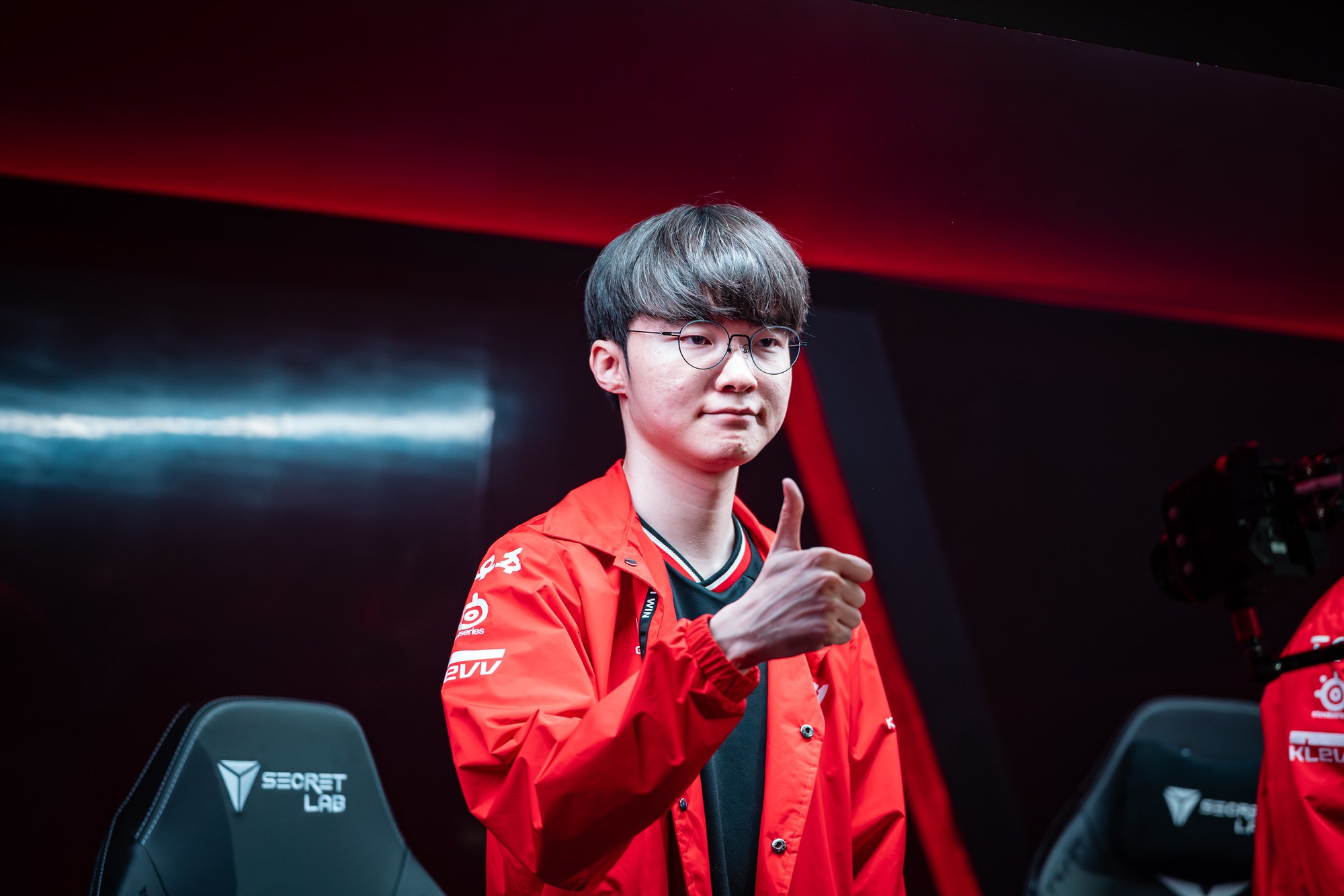 Faker nhận