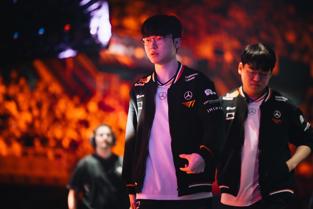 Một hình ảnh của Faker tại MSI 2025 khiến nhiều người bồi hồi