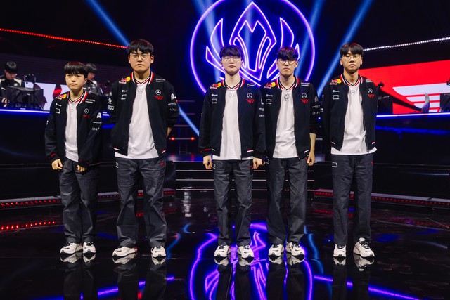 Sẽ thật lạ lẫm nếu chính giữa đội hình T1 không phải