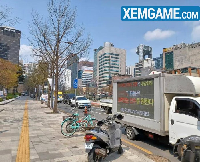 Cuộc biểu tình của fan T1 leo thang đỉnh điểm trong ngày Faker chạm cột mốc 1000 fan t1 gui xe tai 3