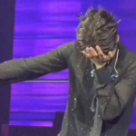 Sự hết thời của 1 sao hạng A: Nhân cách tệ hại 3 năm không ai mời đóng phim, phải quỳ gối xin lỗi khán giả fb88767231d143b69bd17c6c7c948e04 1757481049097 1757481052986498549702 486 0 1117 1206 crop 175748356737021970894png