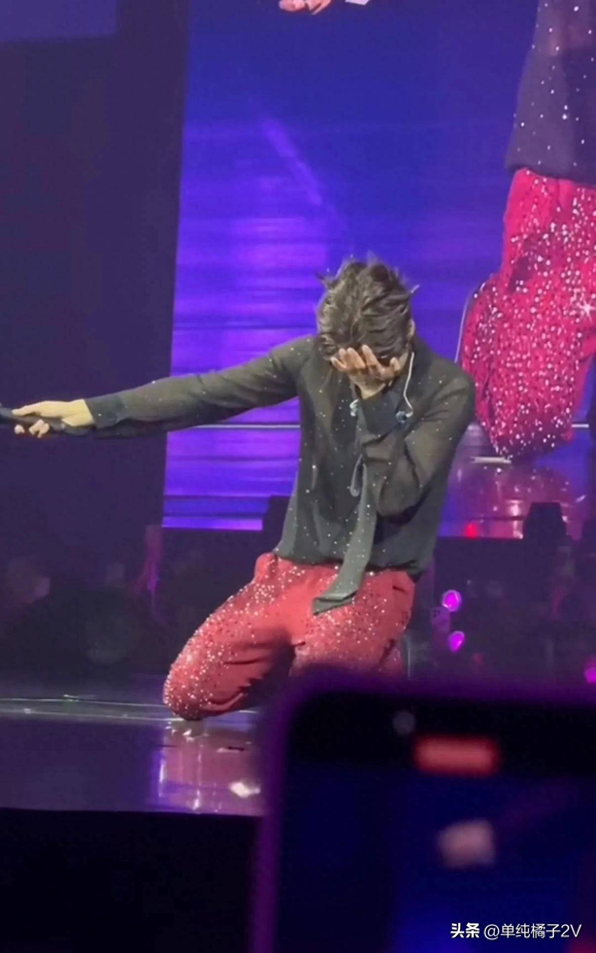 Sự hết thời của 1 sao hạng A: Nhân cách tệ hại 3 năm không ai mời đóng phim, phải quỳ gối xin lỗi khán giả- Ảnh 6. Sự hết thời của 1 sao hạng A: Nhân cách tệ hại 3 năm không ai mời đóng phim, phải quỳ gối xin lỗi khán giả- Ảnh 6.