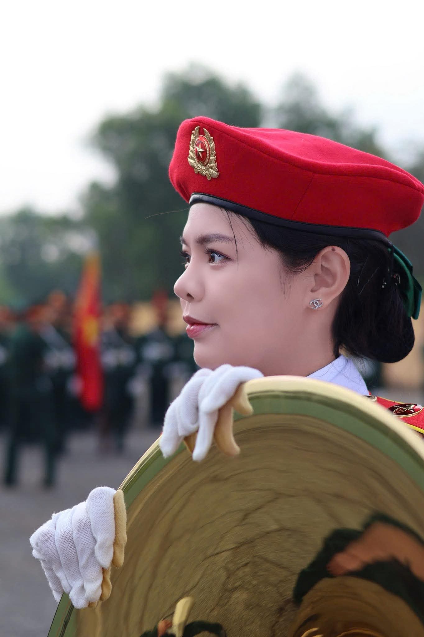 Nữ thượng úy khối Quân nhạc