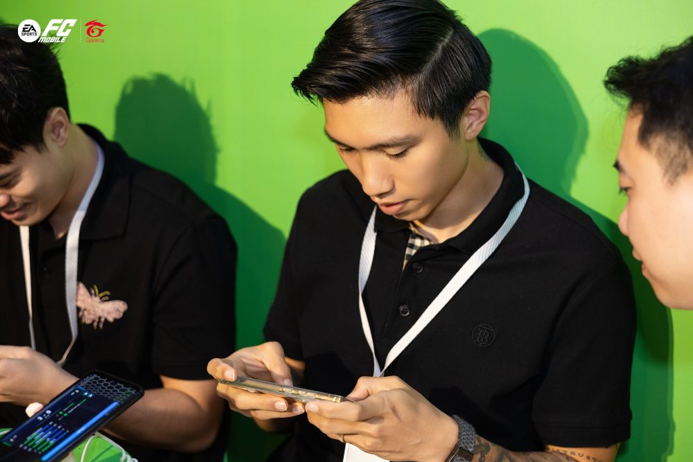 Văn Toàn đối đầu Văn Hậu trong trận cầu đặc biệt của FC Mobile Việt Nam, game thủ Việt đón tin vui lớn- Ảnh 3. Văn Toàn đối đầu Văn Hậu trong trận cầu đặc biệt của FC Mobile Việt Nam, game thủ Việt đón tin vui lớn- Ảnh 3.