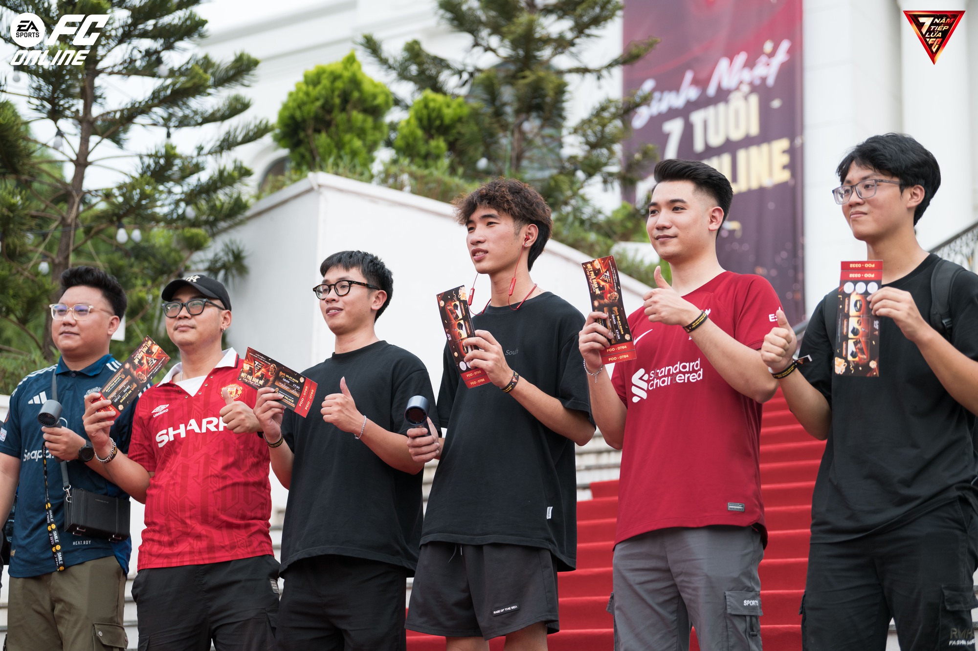 FC Online mừng sinh nhật 7 tuổi với sự kiện offline siêu bùng nổ, khán giả vỡ òa trước sự xuất hiện của Diego Forlán- Ảnh 5.