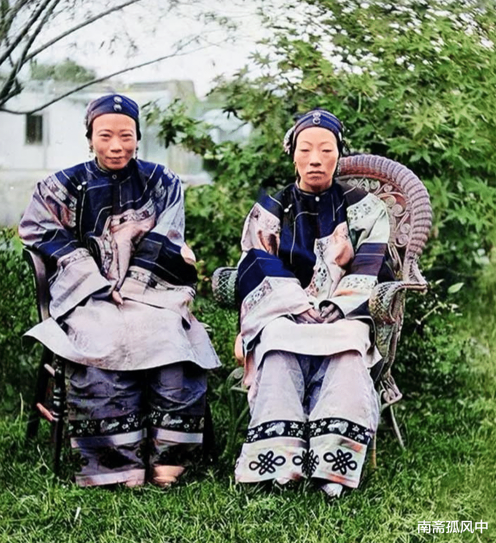 Bộ ảnh hiếm chụp thời nhà Thanh hơn 100 năm trước: Ngỡ ngàng trước nhan sắc giai nhân đứng cạnh Từ Hi Thái hậu- Ảnh 8.