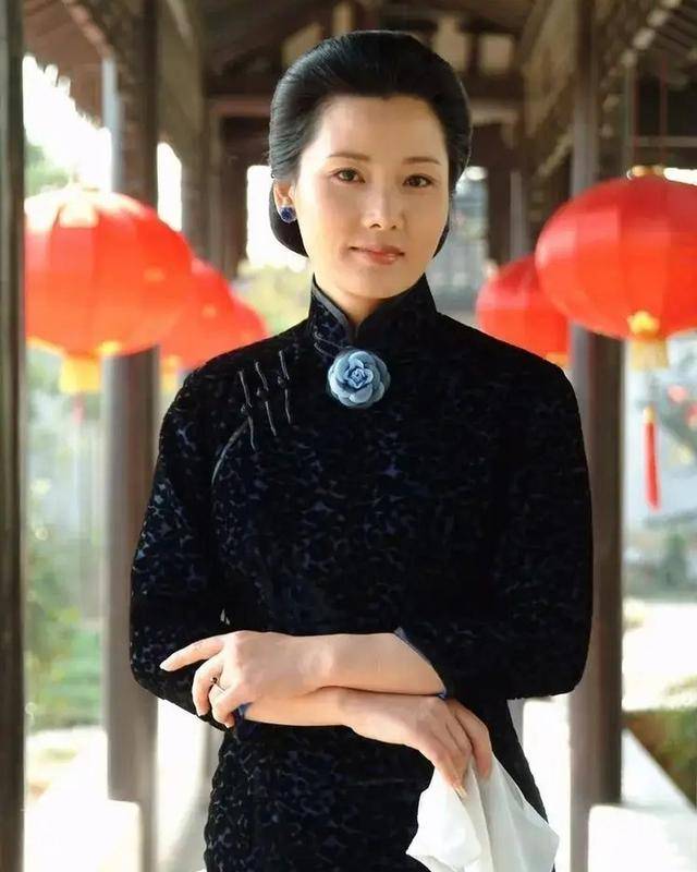 4 quý bà màn ảnh Hoa ngữ: Đẹp từ thần thái, sang từ cốt cách, không ai