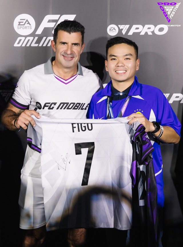 Trước thềm FC Pro Festival 2025 cùng hai huyền thoại Figo và Kaká- Ảnh 5. Trước thềm FC Pro Festival 2025 cùng hai huyền thoại Figo và Kaká- Ảnh 5.