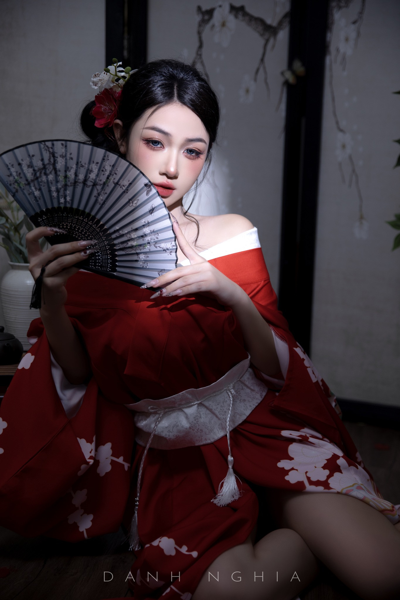 Trần Hà Linh quyến rũ trong bộ ảnh kimono phá cách "trễ nải" fiv82oq