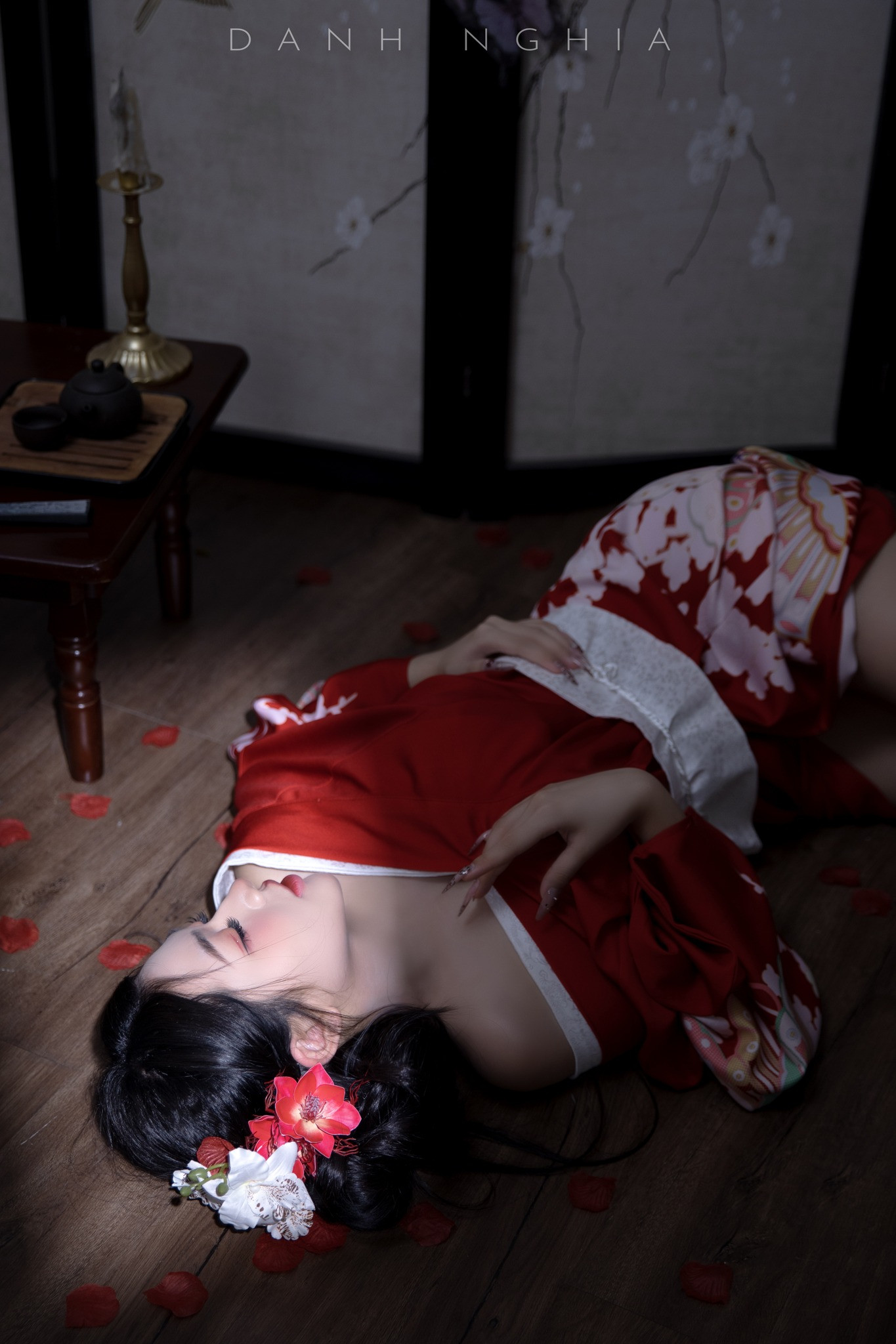 Trần Hà Linh quyến rũ trong bộ ảnh kimono phá cách "trễ nải" fivezj4