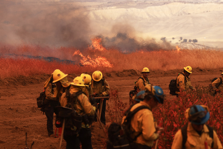 Cháy rừng dữ dội tại California, hơn 339 km² bị thiêu rụi, 4 người bị thương- Ảnh 1.