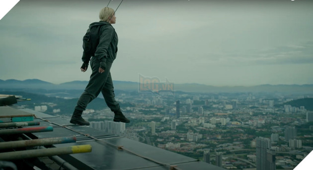 Sao Nữ Florence Pugh Và Quyết Định Đóng Cảnh Nhảy Từ Tòa Nhà Cao Thứ 2 Thế Giới