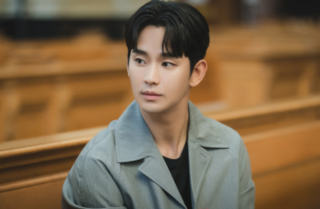 Báo động tình trạng của Kim Soo Hyun sau khi bị tung ảnh ăn mặc mát mẻ rửa chén ở nhà Kim Sae Ron- Ảnh 1.