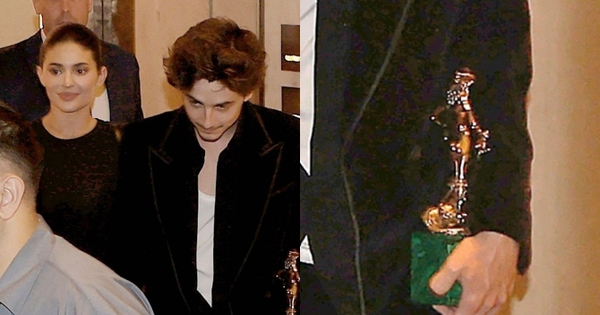 Khung hình gây sốt của nam diễn viên hot nhất thế giới: 2 tay nắm giữ 2 "bảo bối", quả thật thắng đời 2-0! fotojet 57 1746787310119552258789 0 0 352 672 crop 17467874652531927039794jpg