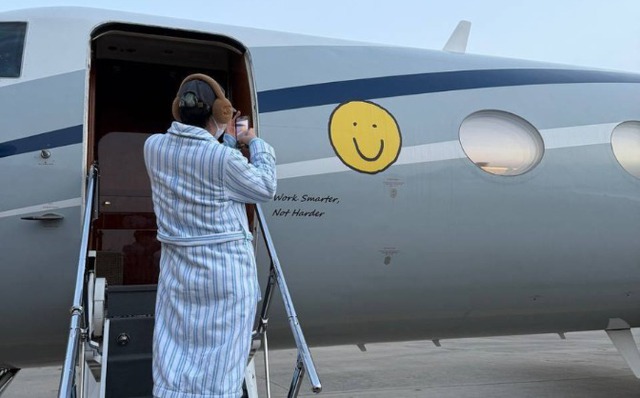 Cận cảnh chuyên cơ đưa G-Dragon sang Việt Nam: Sang trọng