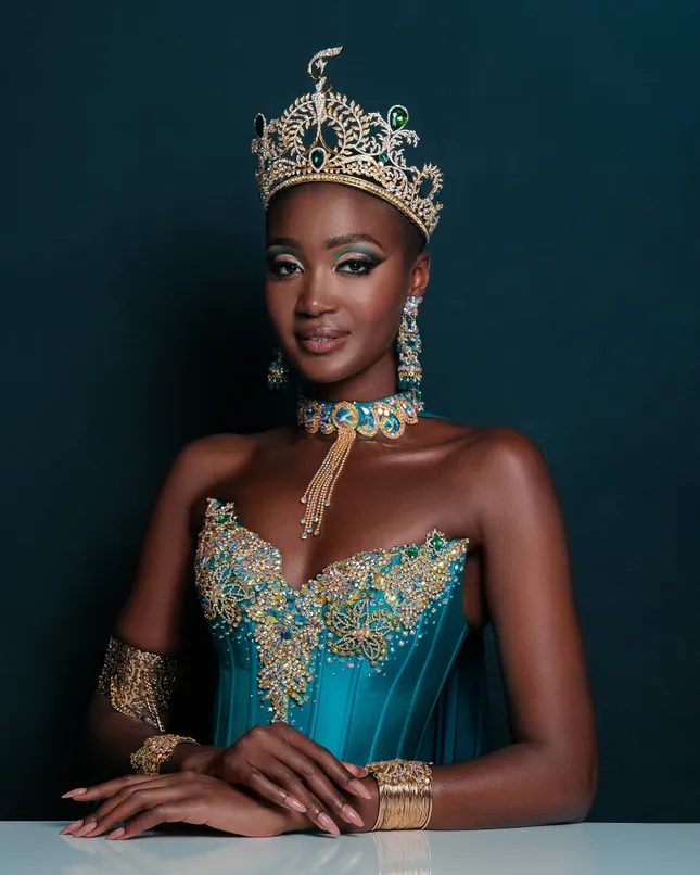 Thêm Á hậu Hòa bình từ bỏ danh hiệu- Ảnh 1.