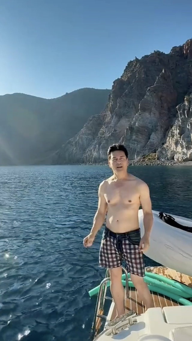 "Triển Chiêu" sinh ra ở Việt Nam: 3 đời vợ đều toàn mỹ nhân, giờ thành "tỷ phú không tuổi" khét tiếng Cbiz fszrvxyg6nkxh15ekdotd hf9odgel5 17580959824741869173206 1758099890764 1758099891500848463199