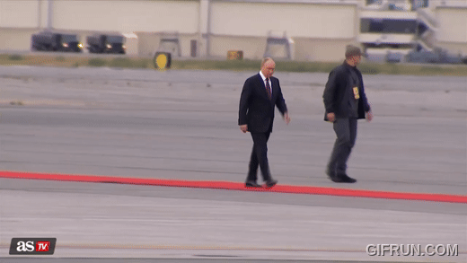 Cái bắt tay lịch sử gây sốt toàn cầu của 2 ông Trump và Putin: Chuyên gia giải mã ẩn số thú vị phía sau- Ảnh 4.