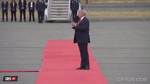 Cái bắt tay lịch sử gây sốt toàn cầu của 2 ông Trump và Putin: Chuyên gia giải mã ẩn số thú vị phía sau- Ảnh 1.