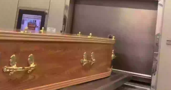 Giám đốc nhà tang lễ giải thích điều gì thực sự xảy ra bên trong lò hỏa táng: Không giống mọi người nghĩ 29 Giám đốc nhà tang lễ giải thích điều gì thực sự xảy ra bên trong lò hỏa táng: Không giống mọi người nghĩ funeral crematorium coffin 1741426987462 1741426987590809040632 1741447148922 17414471490001199396286 0 21 809 1315 crop 17414472312911058697684png