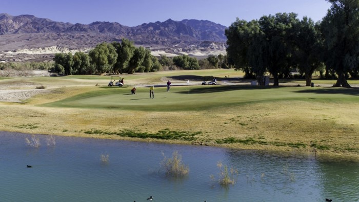 7 sân golf độc lạ nhất hành tinh không dành cho người yếu tim: Vượt 1.365 km qua sa mạc, bay lên 400 m mới phát được bóng hay chơi ngay cạnh núi lửa- Ảnh 3.