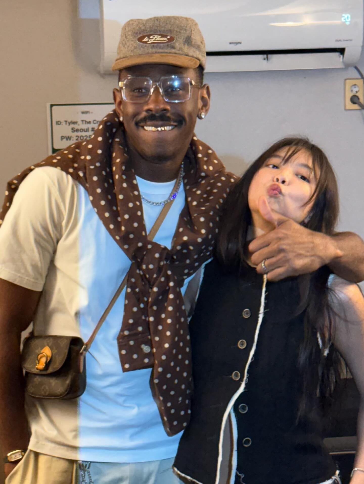 Gấp lắm rồi: Sợ Jennie (BLACKPINK) ngày càng say đắm bên người mới, V (BTS) liền công khai giành giật?- Ảnh 1.